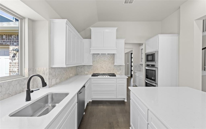 711 S Stearman Lane, Fate, TX 75087, 4 Bedrooms Bedrooms, ,5 BathroomsBathrooms,Residential,For Sale,711 S Stearman Lane,20569458