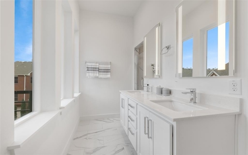 3915 N Hall Street #302, Dallas, TX 75219, 3 Bedrooms Bedrooms, ,3 BathroomsBathrooms,Residential Lease,For Rent,3915 N Hall Street,20630631