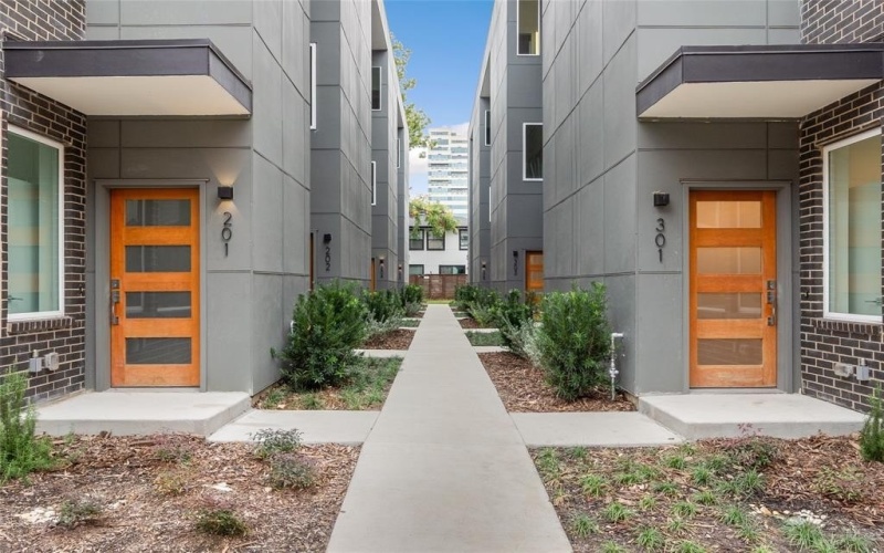 3915 N Hall Street #302, Dallas, TX 75219, 3 Bedrooms Bedrooms, ,3 BathroomsBathrooms,Residential Lease,For Rent,3915 N Hall Street,20630631