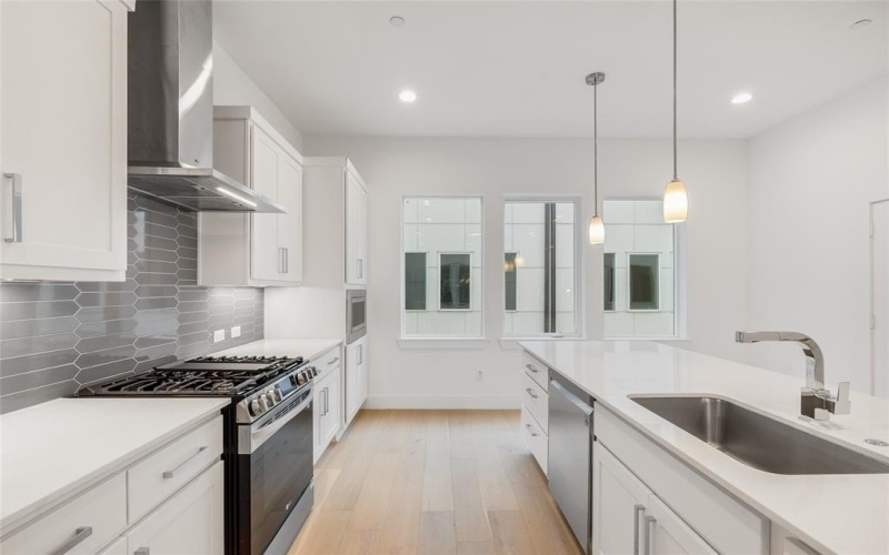 3915 N Hall Street #302, Dallas, TX 75219, 3 Bedrooms Bedrooms, ,3 BathroomsBathrooms,Residential Lease,For Rent,3915 N Hall Street,20630631