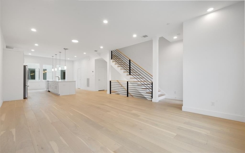 3915 N Hall Street #302, Dallas, TX 75219, 3 Bedrooms Bedrooms, ,3 BathroomsBathrooms,Residential Lease,For Rent,3915 N Hall Street,20630631