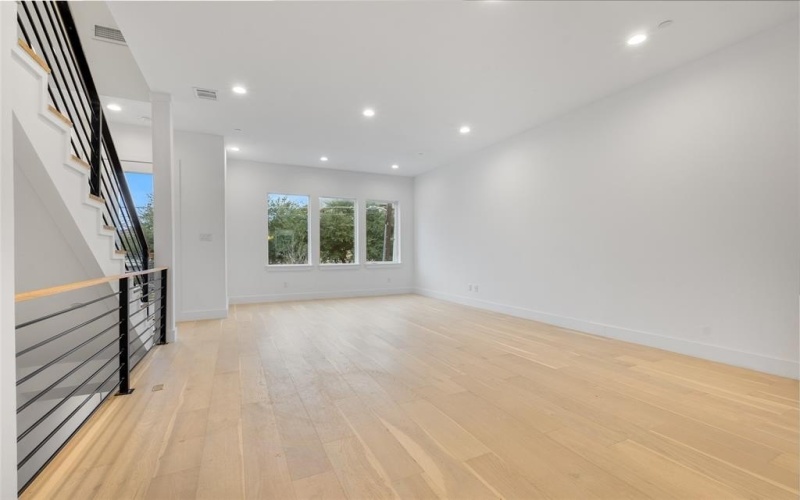 3915 N Hall Street #302, Dallas, TX 75219, 3 Bedrooms Bedrooms, ,3 BathroomsBathrooms,Residential Lease,For Rent,3915 N Hall Street,20630631