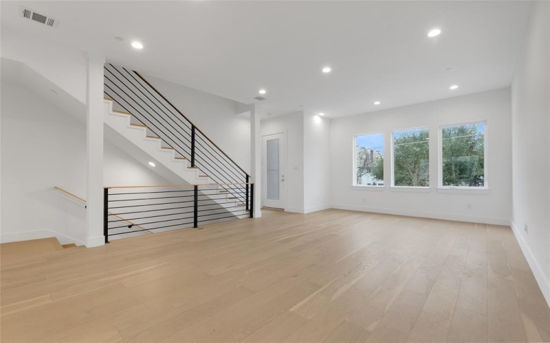 3915 N Hall Street #302, Dallas, TX 75219, 3 Bedrooms Bedrooms, ,3 BathroomsBathrooms,Residential Lease,For Rent,3915 N Hall Street,20630631