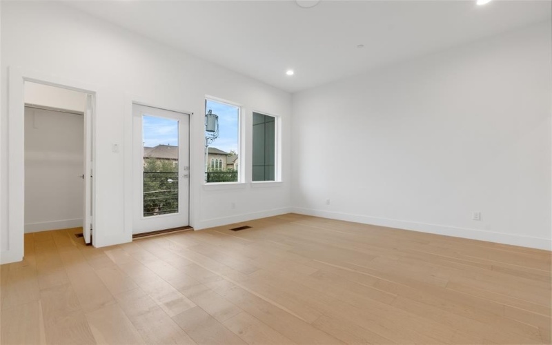 3915 N Hall Street #302, Dallas, TX 75219, 3 Bedrooms Bedrooms, ,3 BathroomsBathrooms,Residential Lease,For Rent,3915 N Hall Street,20630631