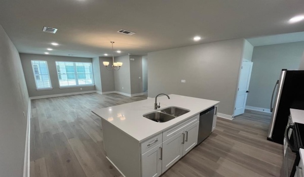 525 W Collins Street, Stephenville, TX 76401, 4 Bedrooms Bedrooms, ,5 BathroomsBathrooms,Residential Lease,For Rent,525 W Collins Street,20576411