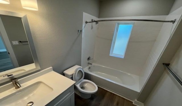 525 W Collins Street, Stephenville, TX 76401, 4 Bedrooms Bedrooms, ,5 BathroomsBathrooms,Residential Lease,For Rent,525 W Collins Street,20576411