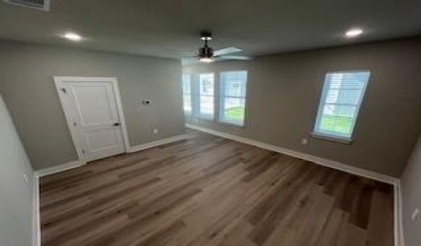 525 W Collins Street, Stephenville, TX 76401, 4 Bedrooms Bedrooms, ,5 BathroomsBathrooms,Residential Lease,For Rent,525 W Collins Street,20576411