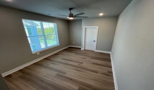 525 W Collins Street, Stephenville, TX 76401, 4 Bedrooms Bedrooms, ,5 BathroomsBathrooms,Residential Lease,For Rent,525 W Collins Street,20576411