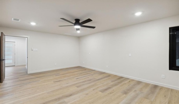 5200 Byers Avenue, Fort Worth, TX 76107, 4 Bedrooms Bedrooms, ,3 BathroomsBathrooms,Residential,For Sale,5200 Byers Avenue,20581079