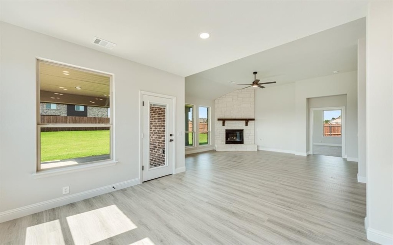 148 Rosewood Drive, Glenn Heights, TX 75154, 4 Habitaciones Habitaciones , ,3 BañosBaños,Residential,En Venta,148 Rosewood Drive,20638178