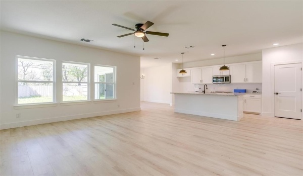 813 Stamps Avenue, Fort Worth, TX 76114, 4 Bedrooms Bedrooms, ,3 BathroomsBathrooms,Residential Lease,For Rent,813 Stamps Avenue,20583712