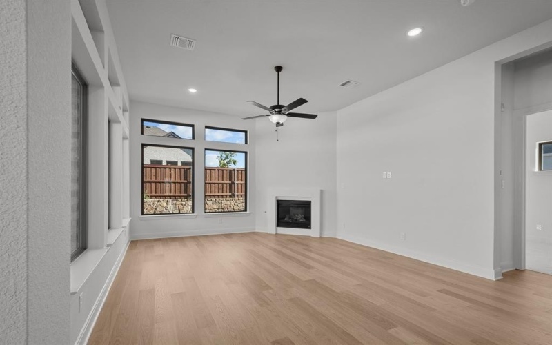 604 Lundy Lane, Mansfield, TX 76063, 4 Habitaciones Habitaciones , ,3 BañosBaños,Residential,En Venta,604 Lundy Lane,20643804