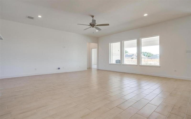 1000 Fan Palm Place, Crowley, TX 76036, 4 Bedrooms Bedrooms, ,2 BathroomsBathrooms,Residential,For Sale,1000 Fan Palm Place,20589143