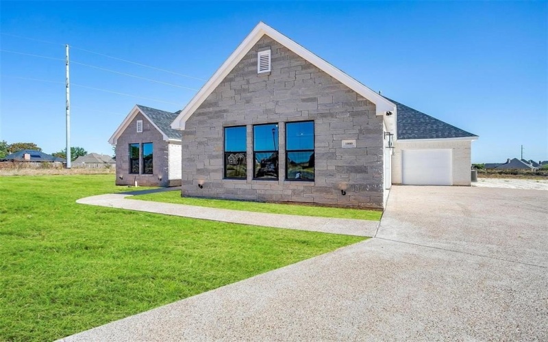 1000 Fan Palm Place, Crowley, TX 76036, 4 Bedrooms Bedrooms, ,2 BathroomsBathrooms,Residential,For Sale,1000 Fan Palm Place,20589143