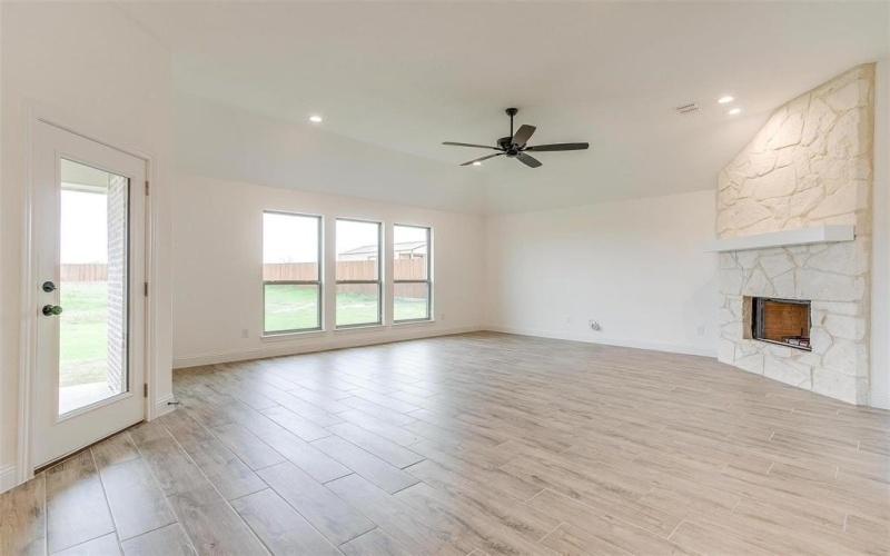 312 Trail Dust Drive, Godley, TX 76044, 4 Habitaciones Habitaciones , ,2 BañosBaños,Residential,En Venta,312 Trail Dust Drive,20590771