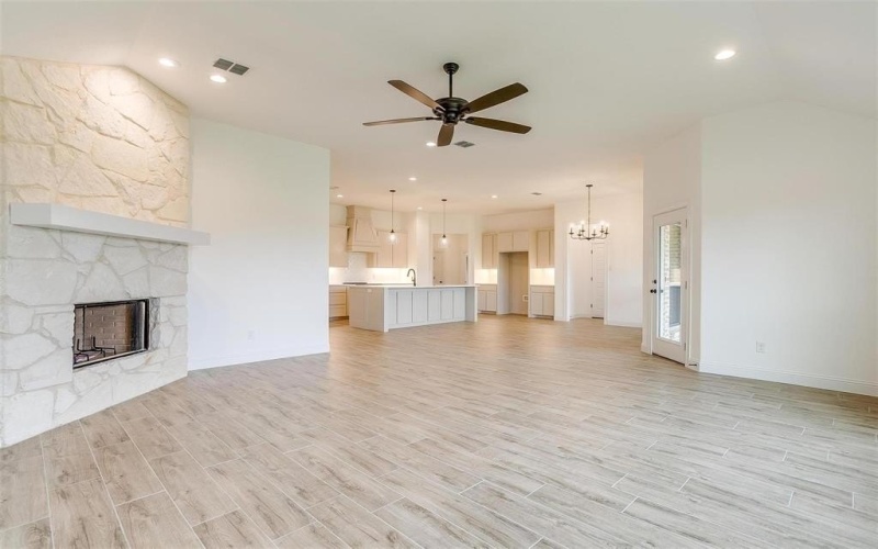 312 Trail Dust Drive, Godley, TX 76044, 4 Habitaciones Habitaciones , ,2 BañosBaños,Residential,En Venta,312 Trail Dust Drive,20590771