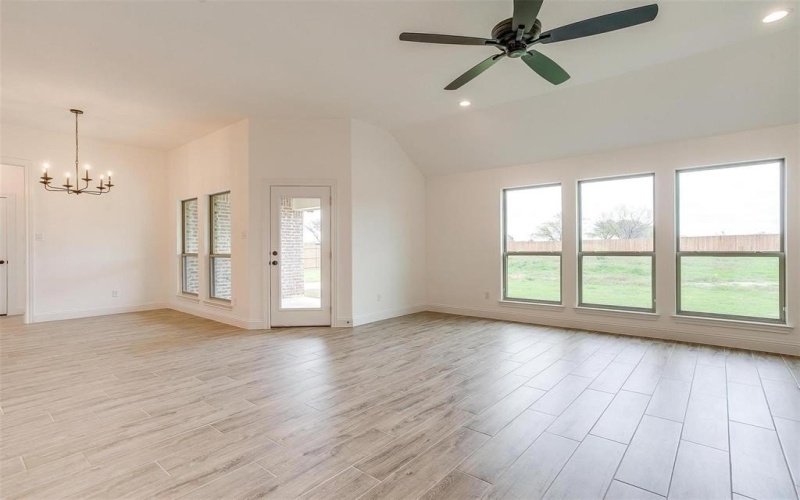 312 Trail Dust Drive, Godley, TX 76044, 4 Habitaciones Habitaciones , ,2 BañosBaños,Residential,En Venta,312 Trail Dust Drive,20590771
