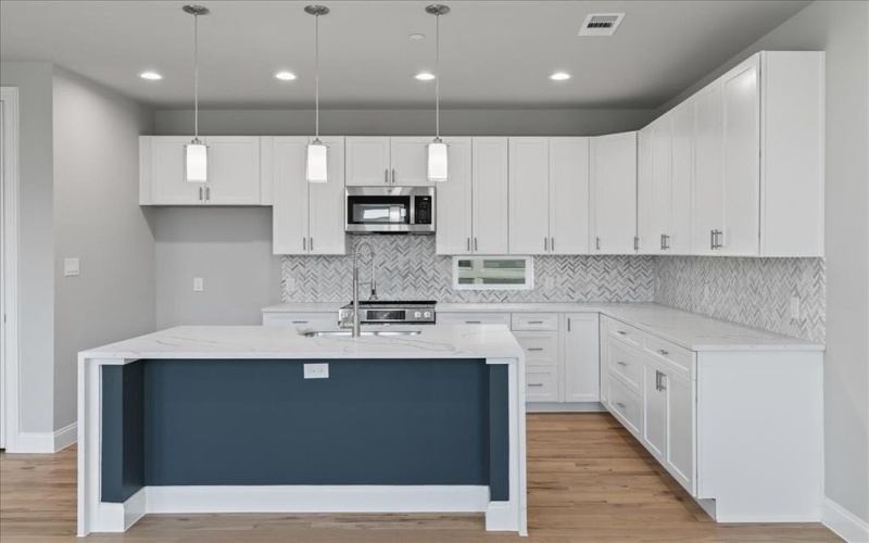 4401 Cabell Drive #102, Dallas, TX 75204, 2 Bedrooms Bedrooms, ,2 BathroomsBathrooms,Residential,For Sale,4401 Cabell Drive,20644299