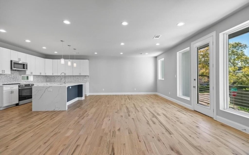4401 Cabell Drive #102, Dallas, TX 75204, 2 Bedrooms Bedrooms, ,2 BathroomsBathrooms,Residential,For Sale,4401 Cabell Drive,20644299