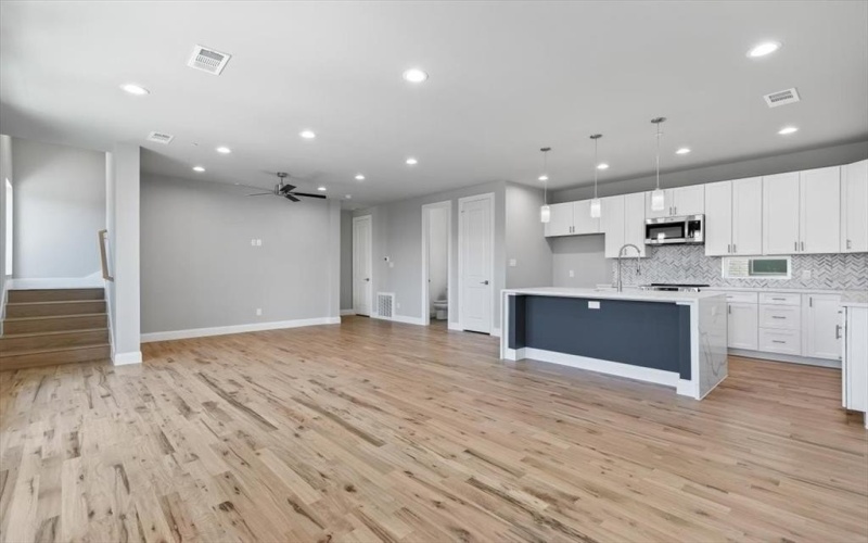 4401 Cabell Drive #102, Dallas, TX 75204, 2 Bedrooms Bedrooms, ,2 BathroomsBathrooms,Residential,For Sale,4401 Cabell Drive,20644299