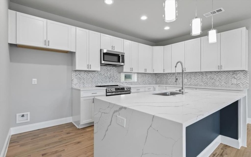 4401 Cabell Drive #102, Dallas, TX 75204, 2 Bedrooms Bedrooms, ,2 BathroomsBathrooms,Residential,For Sale,4401 Cabell Drive,20644299