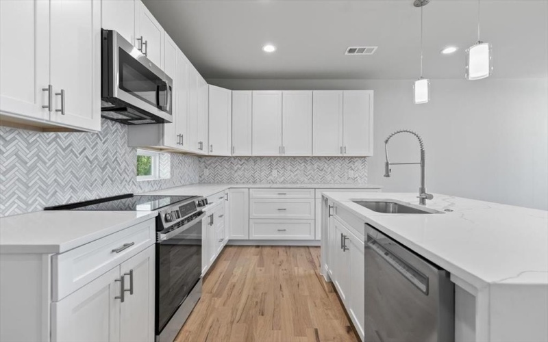 4401 Cabell Drive #102, Dallas, TX 75204, 2 Bedrooms Bedrooms, ,2 BathroomsBathrooms,Residential,For Sale,4401 Cabell Drive,20644299