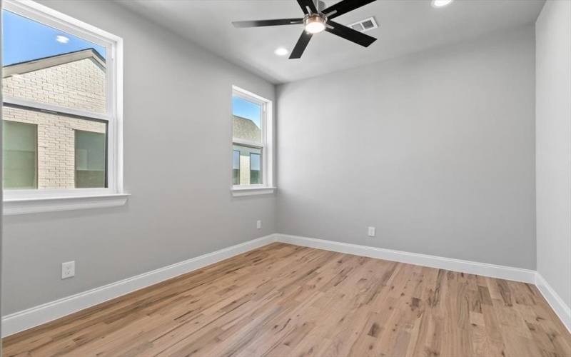 4401 Cabell Drive #102, Dallas, TX 75204, 2 Bedrooms Bedrooms, ,2 BathroomsBathrooms,Residential,For Sale,4401 Cabell Drive,20644299