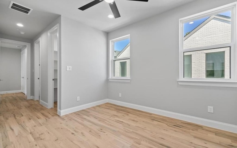 4401 Cabell Drive #102, Dallas, TX 75204, 2 Bedrooms Bedrooms, ,2 BathroomsBathrooms,Residential,For Sale,4401 Cabell Drive,20644299