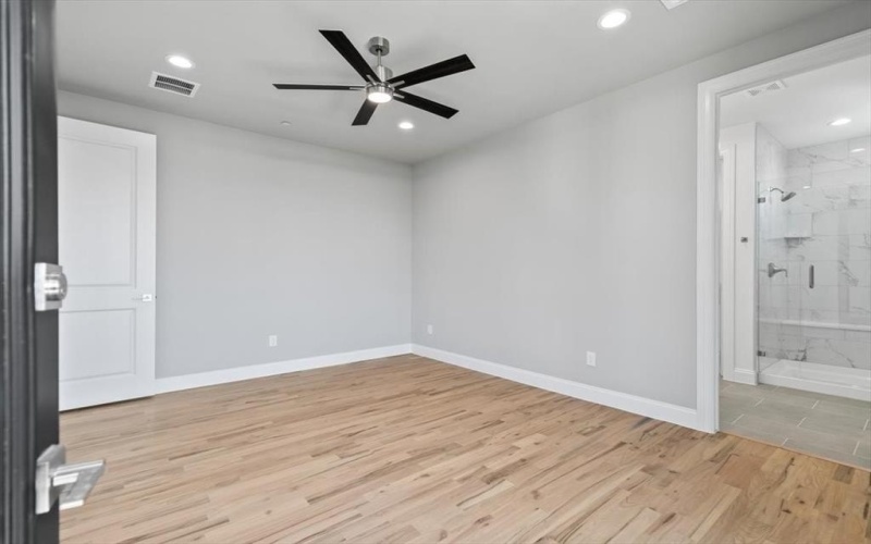 4401 Cabell Drive #102, Dallas, TX 75204, 2 Bedrooms Bedrooms, ,2 BathroomsBathrooms,Residential,For Sale,4401 Cabell Drive,20644299