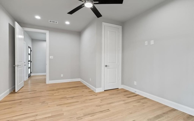 4401 Cabell Drive #102, Dallas, TX 75204, 2 Bedrooms Bedrooms, ,2 BathroomsBathrooms,Residential,For Sale,4401 Cabell Drive,20644299