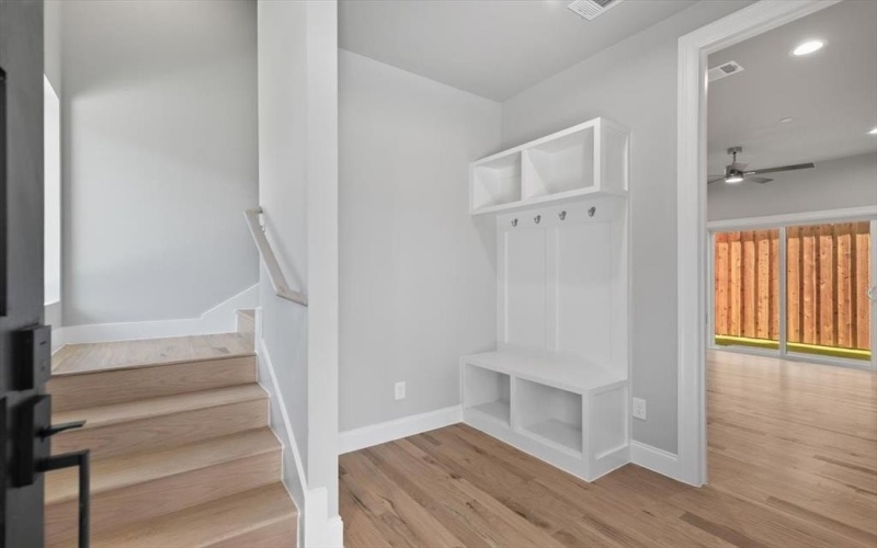 4401 Cabell Drive #102, Dallas, TX 75204, 2 Bedrooms Bedrooms, ,2 BathroomsBathrooms,Residential,For Sale,4401 Cabell Drive,20644299
