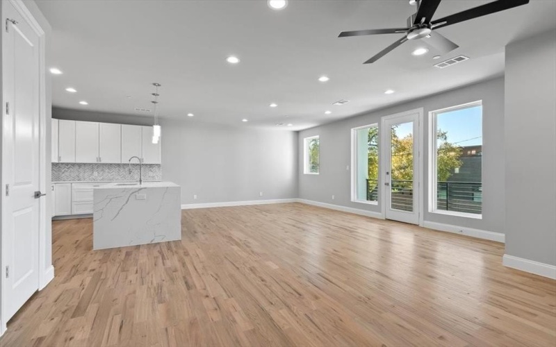4401 Cabell Drive #102, Dallas, TX 75204, 2 Bedrooms Bedrooms, ,2 BathroomsBathrooms,Residential,For Sale,4401 Cabell Drive,20644299