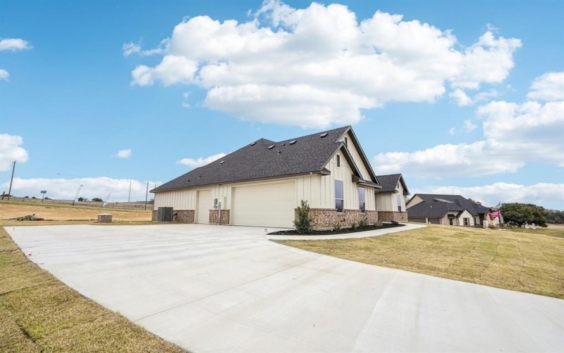 1176 Paradise Parkway, Poolville, TX 76487, 4 Bedrooms Bedrooms, ,3 BathroomsBathrooms,Residential,For Sale,1176 Paradise Parkway,20591849