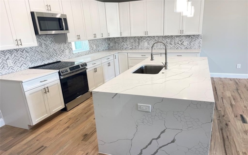4401 Cabell Drive #104, Dallas, TX 75204, 2 Bedrooms Bedrooms, ,2 BathroomsBathrooms,Residential,For Sale,4401 Cabell Drive,20644577