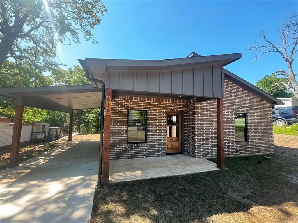 618 E Day Street, Denison, TX 75021, 3 Bedrooms Bedrooms, ,2 BathroomsBathrooms,Residential,For Sale,618 E Day Street,20594764