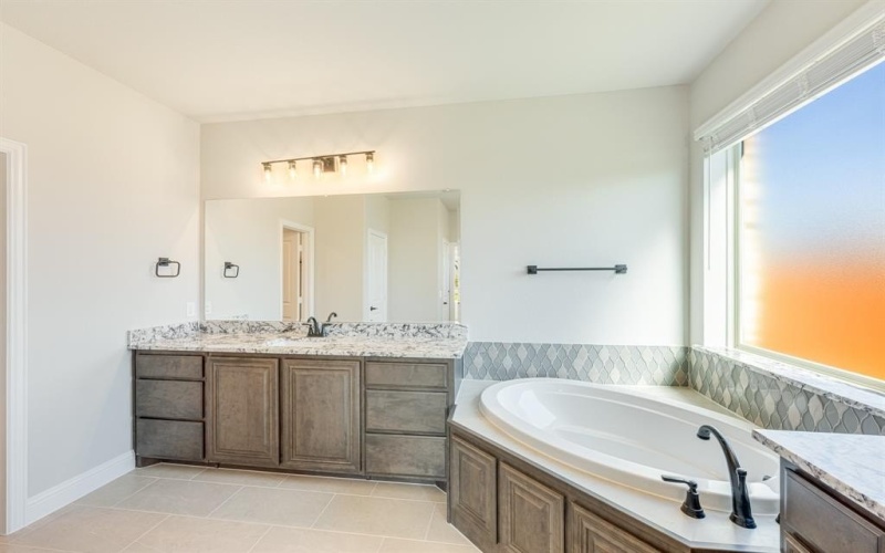 5202 Rowlan Row, Midlothian, TX 76065, 4 Habitaciones Habitaciones , ,3 BañosBaños,Residential,En Venta,5202 Rowlan Row,20649506