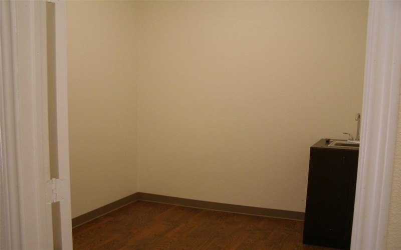 3313 Naaman School Road #100, Garland, TX 75040, ,Otro,En Venta,3313 Naaman School Road,20650932