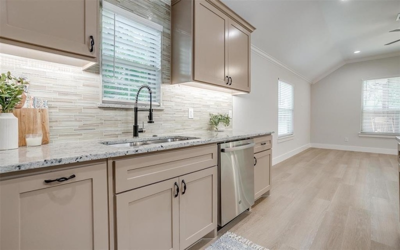 326 S Main Street, Cedar Hill, TX 75104, 3 Habitaciones Habitaciones , ,2 BañosBaños,Residential,En Venta,326 S Main Street,20686148