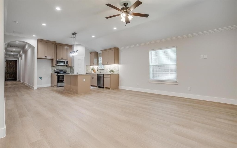 326 S Main Street, Cedar Hill, TX 75104, 3 Habitaciones Habitaciones , ,2 BañosBaños,Residential,En Venta,326 S Main Street,20686148