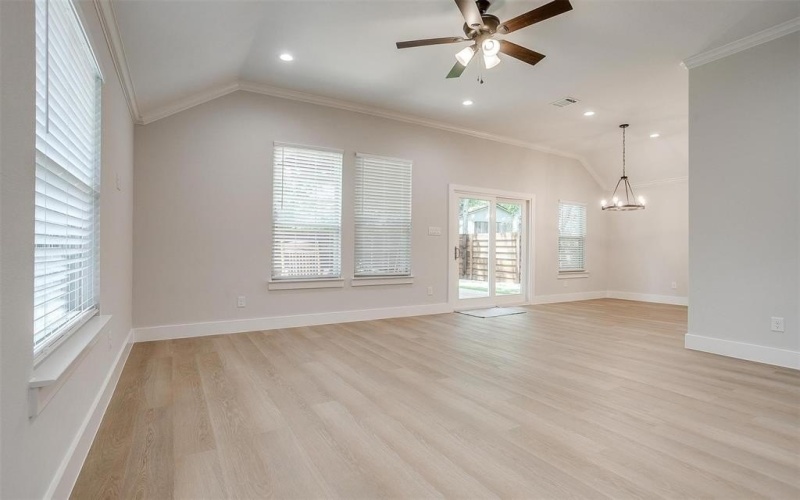 326 S Main Street, Cedar Hill, TX 75104, 3 Habitaciones Habitaciones , ,2 BañosBaños,Residential,En Venta,326 S Main Street,20686148