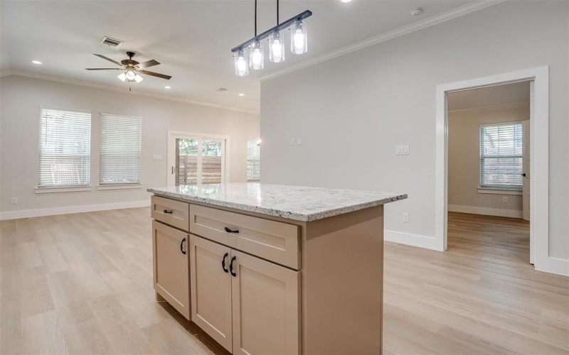 326 S Main Street, Cedar Hill, TX 75104, 3 Habitaciones Habitaciones , ,2 BañosBaños,Residential,En Venta,326 S Main Street,20686148