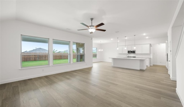 412 Basalt Drive, Azle, TX 76020, 3 Bedrooms Bedrooms, ,3 BathroomsBathrooms,Residential,For Sale,412 Basalt Drive,20690051