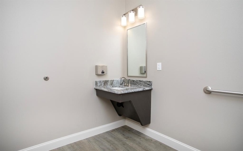 2269 W Cumberland Road #200, Tyler, TX 75703, ,Otro,En Venta,2269 W Cumberland Road,20671773