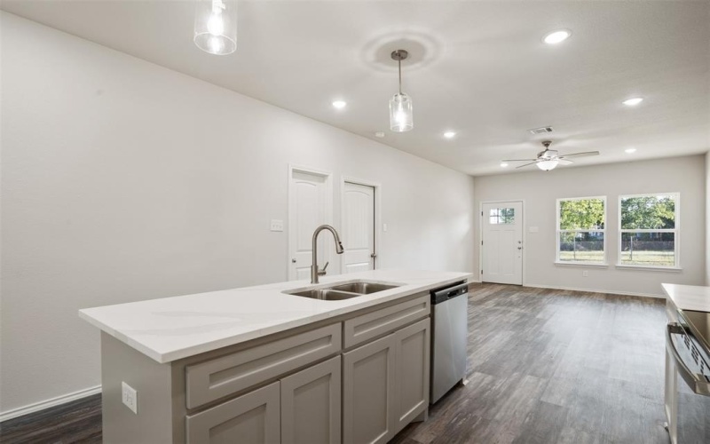 715 Robbins Street, Cleburne, TX 76031, 3 Bedrooms Bedrooms, ,2 BathroomsBathrooms,Residential,For Sale,715 Robbins Street,20681143