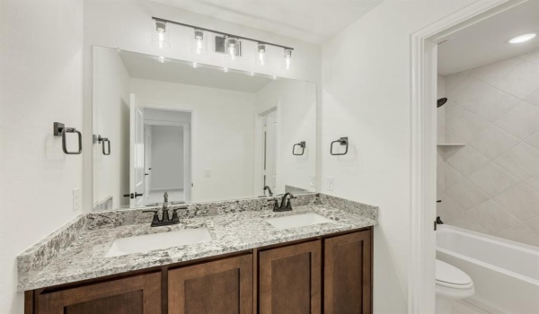 136 Greenback Trail, Fort Worth, TX 76131, 5 Habitaciones Habitaciones , ,3 BañosBaños,Residential,En Venta,136 Greenback Trail,20682298
