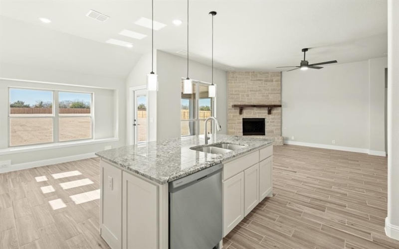 403 Crystal Lake Lane, Red Oak, TX 75154, 4 Habitaciones Habitaciones , ,3 BañosBaños,Residential,En Venta,403 Crystal Lake Lane,20702830