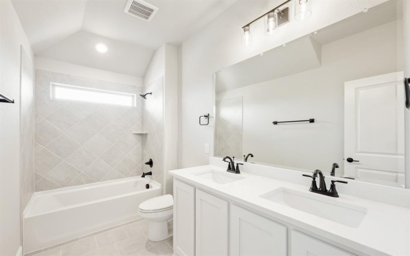 423 Crystal Lake Lane, Red Oak, TX 75154, 5 Habitaciones Habitaciones , ,5 BañosBaños,Residential,En Venta,423 Crystal Lake Lane,20703004