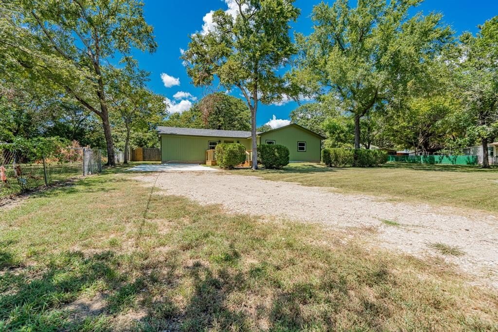 304 Pine Street, Seven Points, TX 75143, 3 Bedrooms Bedrooms, ,2 BathroomsBathrooms,Residential,For Sale,304 Pine Street,20703158
