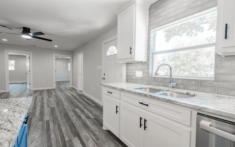 304 Pine Street, Seven Points, TX 75143, 3 Bedrooms Bedrooms, ,2 BathroomsBathrooms,Residential,For Sale,304 Pine Street,20703158