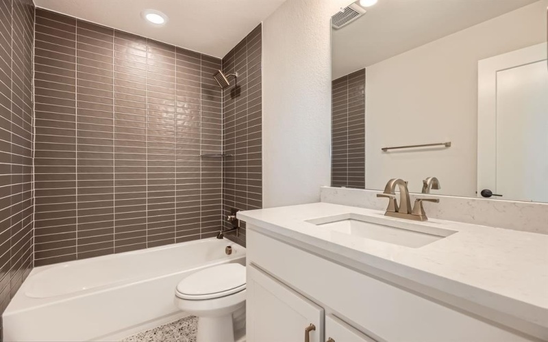 8725 Edgewater Drive, The Colony, TX 75056, 5 Habitaciones Habitaciones , ,6 BañosBaños,Residential,En Venta,8725 Edgewater Drive,20707038